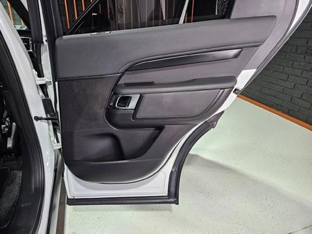 2018-Land-Rover-Discovery-30-TD6-S_18