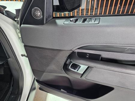 2018-Land-Rover-Discovery-30-TD6-S_7
