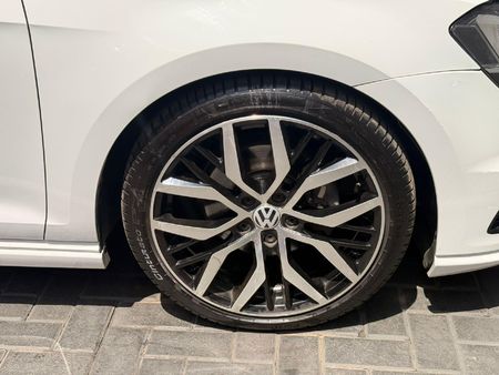 2015-Volkswagen-Golf-VII-14-TSI-Comfortline-Auto_10