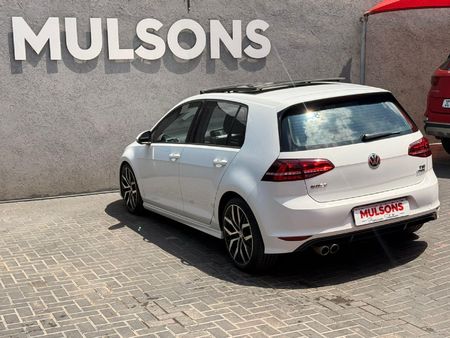2015-Volkswagen-Golf-VII-14-TSI-Comfortline-Auto_14