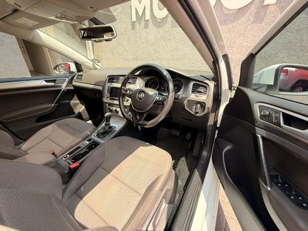2015-Volkswagen-Golf-VII-14-TSI-Comfortline-Auto_4