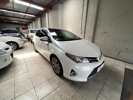 2013-Toyota-Auris-18-XR-HSD_0