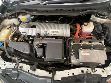 2013-Toyota-Auris-18-XR-HSD_9