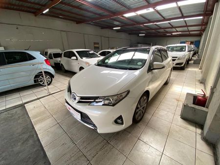 2013-Toyota-Auris-18-XR-HSD_1