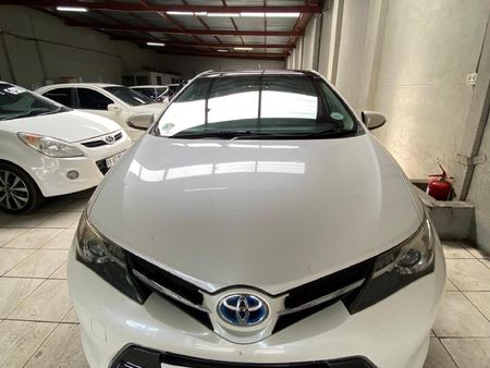 2013-Toyota-Auris-18-XR-HSD_2