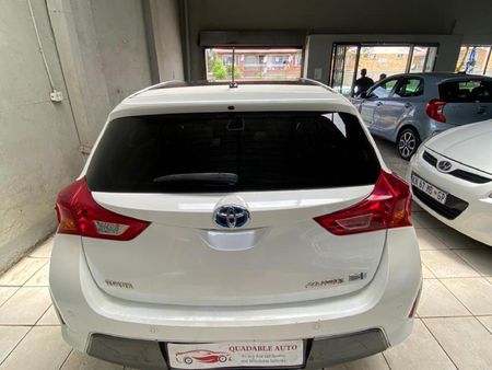 2013-Toyota-Auris-18-XR-HSD_3
