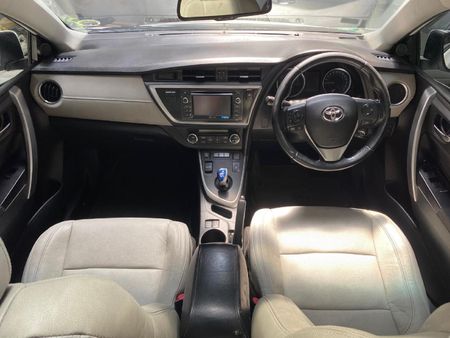 2013-Toyota-Auris-18-XR-HSD_6