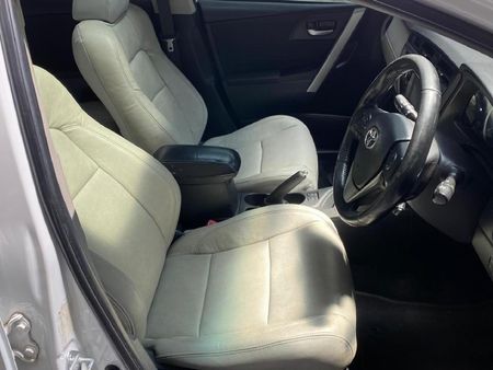 2013-Toyota-Auris-18-XR-HSD_7