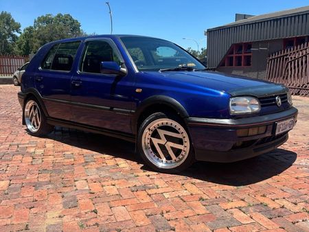 1998-Volkswagen-Golf-3-GTI-20-8v_0