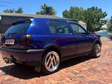 1998-Volkswagen-Golf-3-GTI-20-8v_3