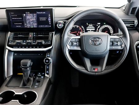 2025-Toyota-Land-Cruiser-300-V6-33-D-GR-S_9