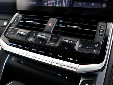 2025-Toyota-Land-Cruiser-300-V6-33-D-GR-S_12