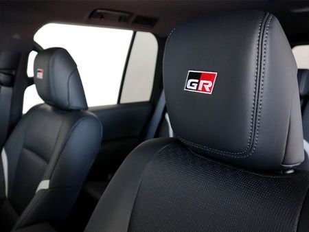 2025-Toyota-Land-Cruiser-300-V6-33-D-GR-S_15