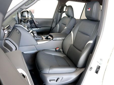 2025-Toyota-Land-Cruiser-300-V6-33-D-GR-S_2
