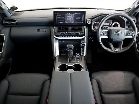 2025-Toyota-Land-Cruiser-300-V6-33-D-GR-S_3