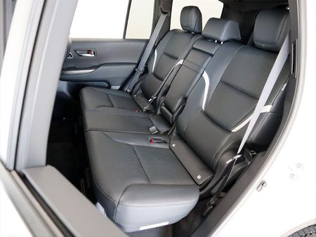 2025-Toyota-Land-Cruiser-300-V6-33-D-GR-S_4