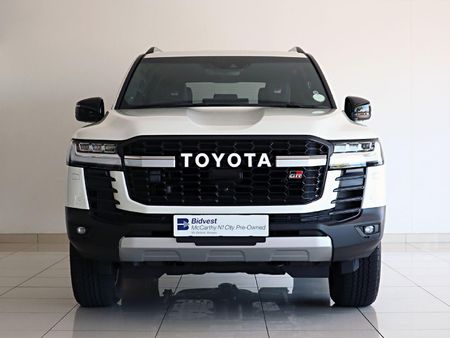 2025-Toyota-Land-Cruiser-300-V6-33-D-GR-S_6