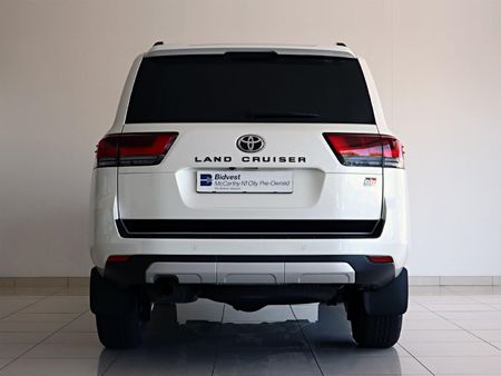 2025-Toyota-Land-Cruiser-300-V6-33-D-GR-S_7