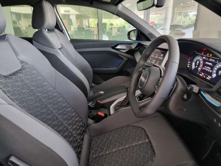 2025-Audi-A1-Sportback-30-TFSI-Black-Edition-S-Tronic_6