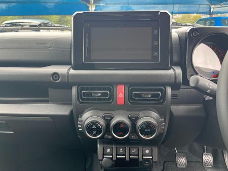 2026-Suzuki-Jimny-15-GLX_14