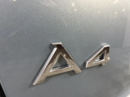 2004-Audi-A4-20-Auto_11