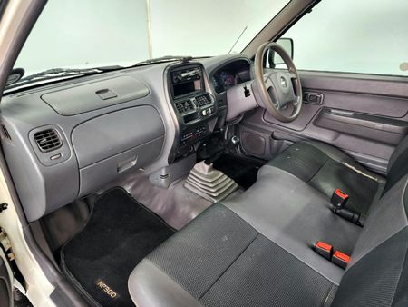 2016-Nissan-NP300-20i-LWB-Single-Cab_11