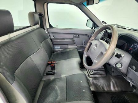 2016-Nissan-NP300-20i-LWB-Single-Cab_12