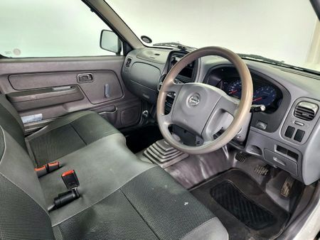 2016-Nissan-NP300-20i-LWB-Single-Cab_13