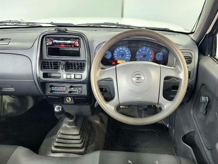 2016-Nissan-NP300-20i-LWB-Single-Cab_15