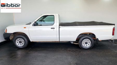 2016-Nissan-NP300-20i-LWB-Single-Cab_8