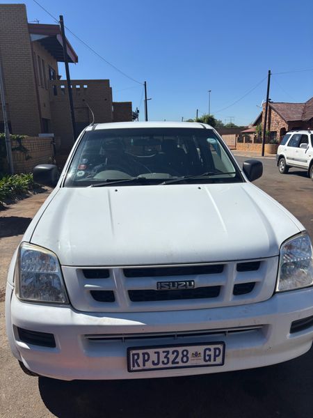 2004-Isuzu-KB-240i-Double-Cab-LE_0