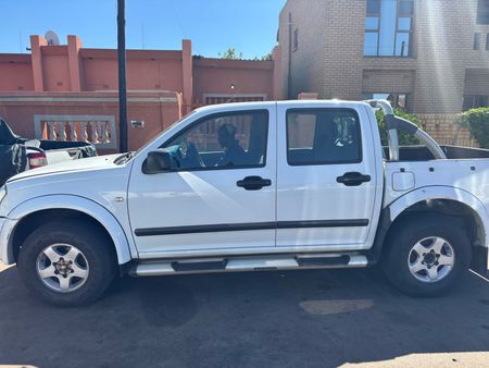 2004-Isuzu-KB-240i-Double-Cab-LE_1