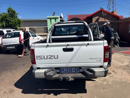 2004-Isuzu-KB-240i-Double-Cab-LE_3