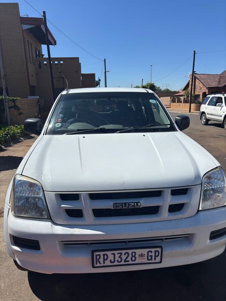2004-Isuzu-KB-240i-Double-Cab-LE_4