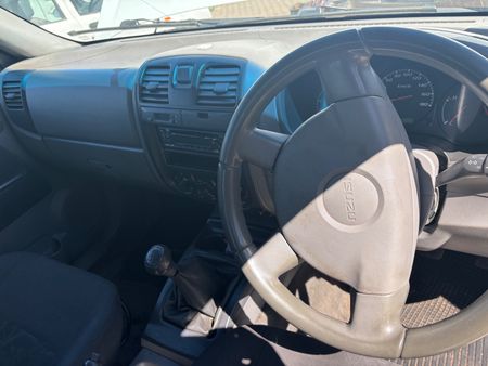 2004-Isuzu-KB-240i-Double-Cab-LE_5