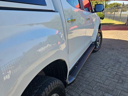 2018-Isuzu-D-Max-300-LX-4x4-Double-Cab_2