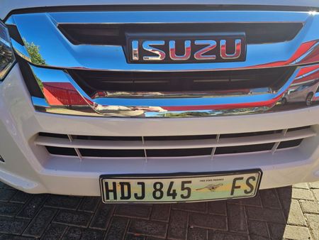 2018-Isuzu-D-Max-300-LX-4x4-Double-Cab_4
