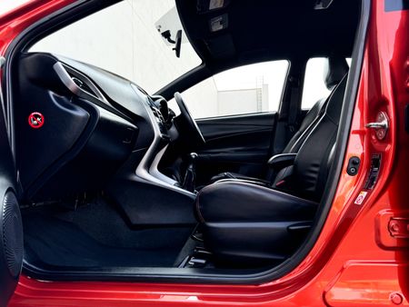 2018-Toyota-Yaris-15-Sport-5-dr_12