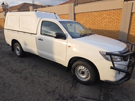 2015-Toyota-Hilux-25-D-4D-Single-Cab_2