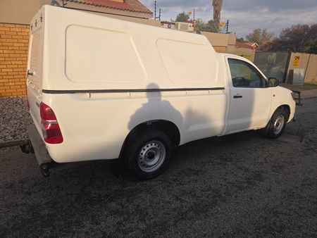 2015-Toyota-Hilux-25-D-4D-Single-Cab_5