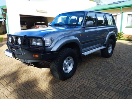 1997-Toyota-Land-Cruiser-80-42-D-GX-Station-Wagon_0