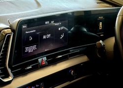 Thumbnail: 2023-Kia-Sportage-16-T-GDI-LX-Auto_17
