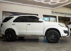 Thumbnail: 2012-Toyota-Fortuner-40-V6-Heritage-Raised-Body-Auto_3