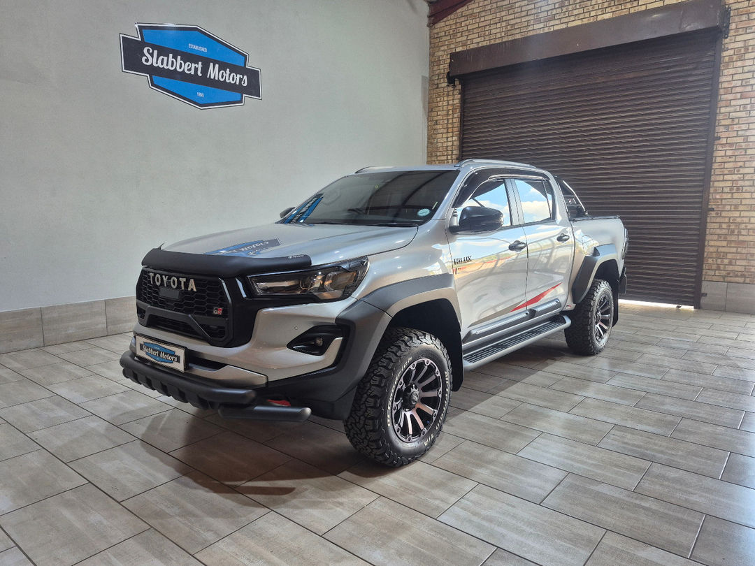 シンプルブラン★HILUX新車外しDunlop Grandtrek 2025 Toyota Hilux 2.8GD-6 GR-Sport Double-Cab 4x4