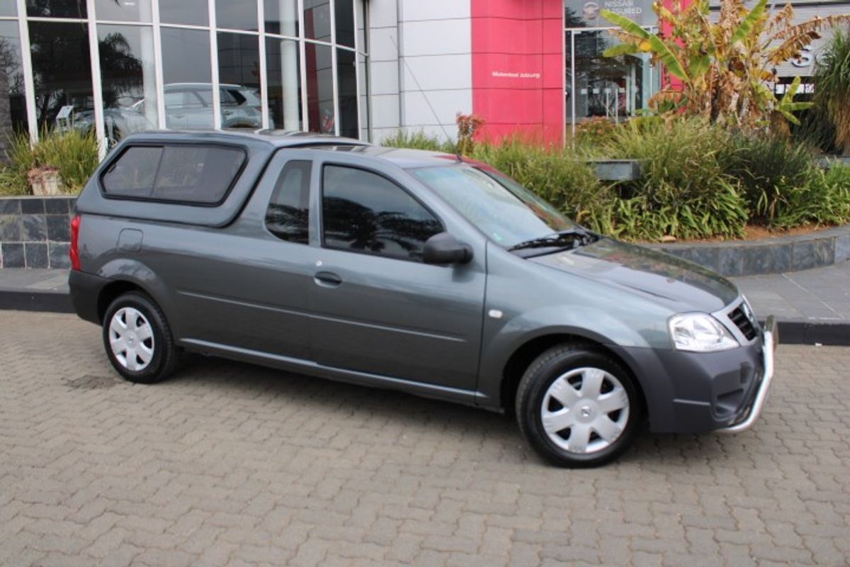 2023 Nissan NP200 1.6 A/C Safety Pack