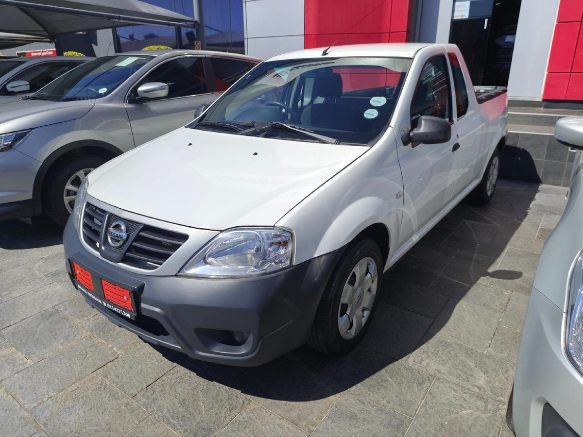 2022 Nissan NP200 1.6 A/C Safety Pack