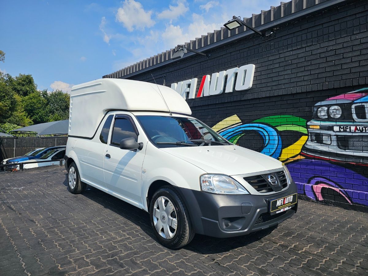 2022 Nissan NP200 1.6 A/C Safety Pack