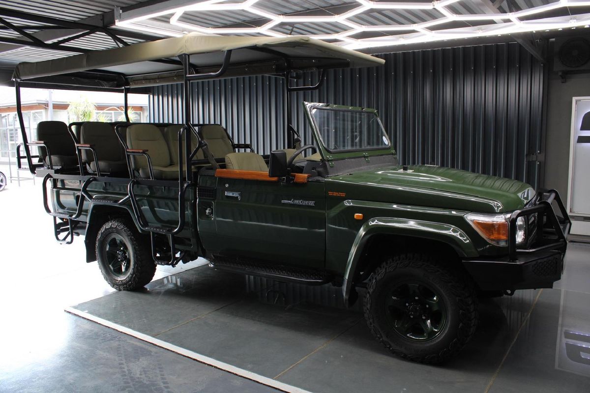 2011 Toyota Land Cruiser 79 4.2 D Single-Cab