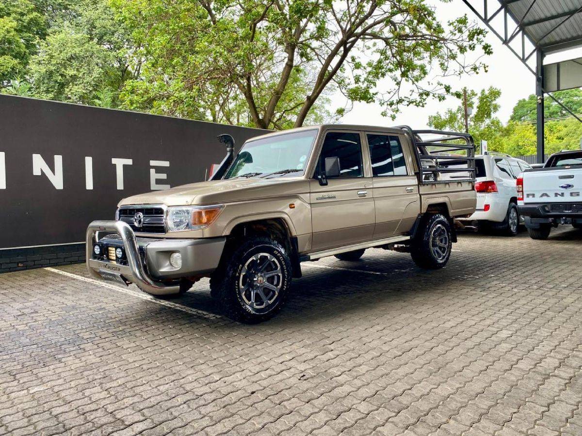 2014 Toyota Land Cruiser 79 4.2 D Double-Cab