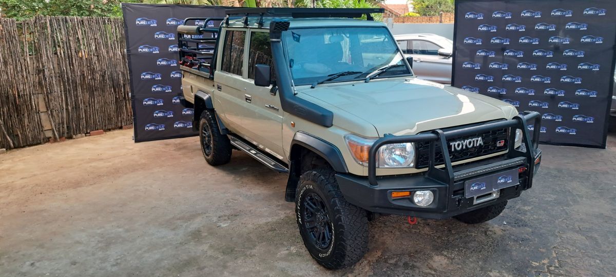 2013 Toyota Land Cruiser 79 4.0 Double-Cab